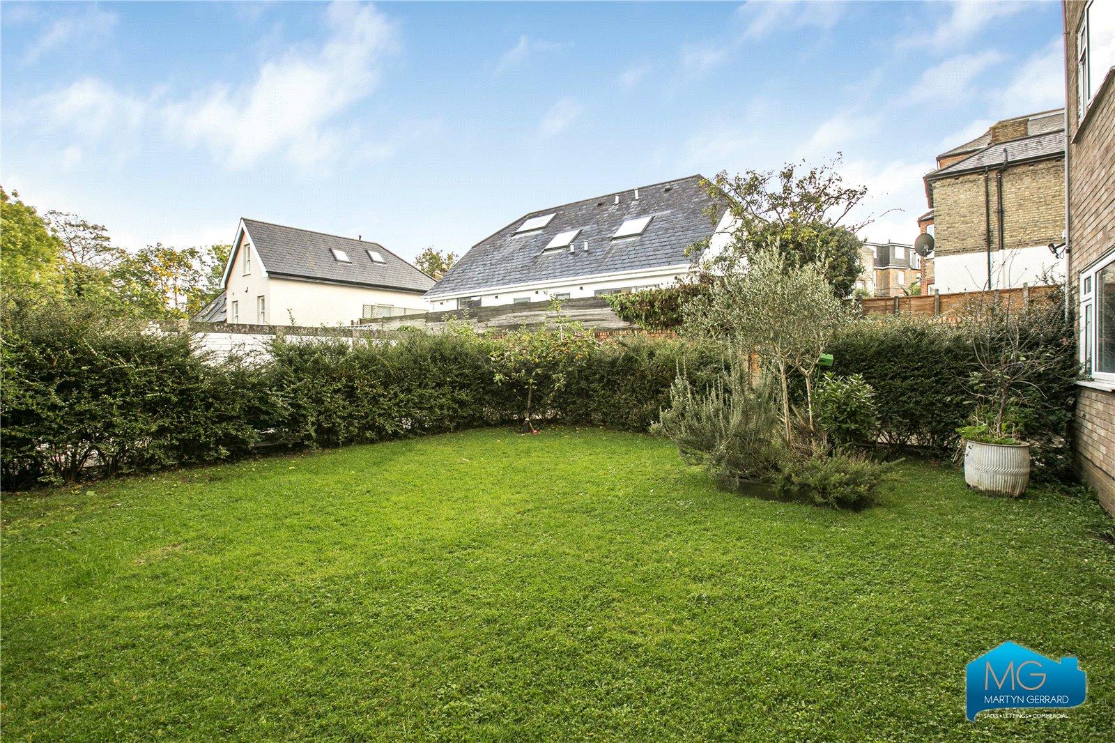 2 bedroom Ground Floor Flat to rent - Martyn Gerrard