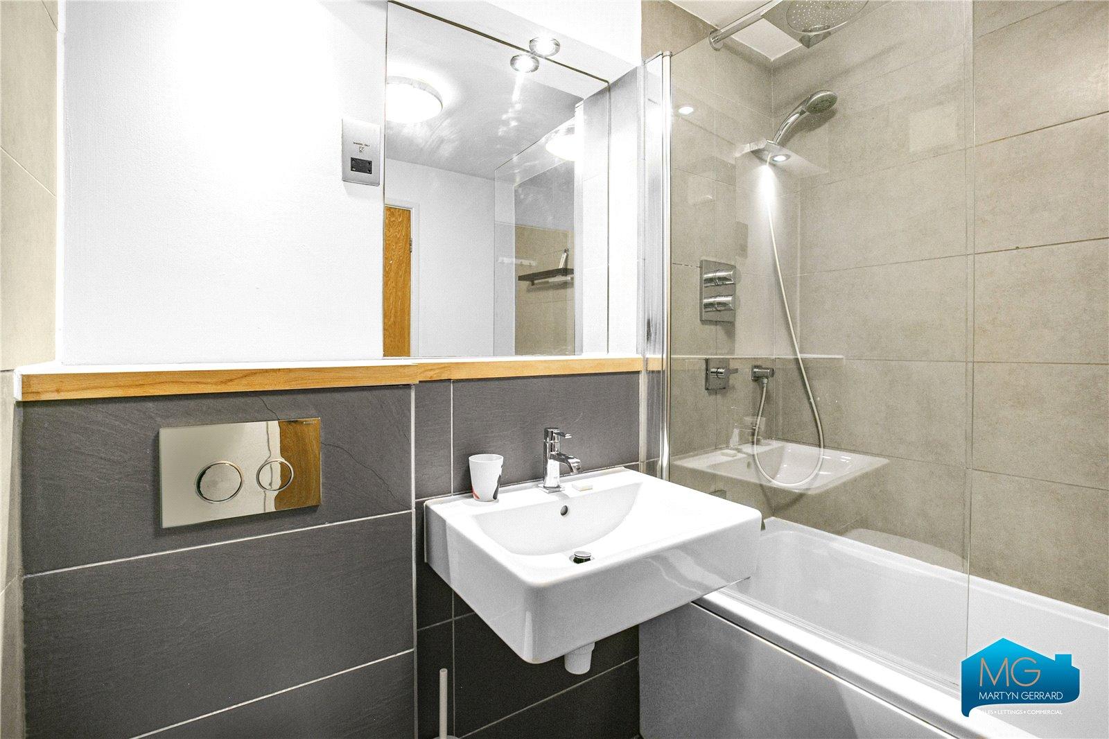 2 bedroom Ground Floor Flat to rent - Martyn Gerrard