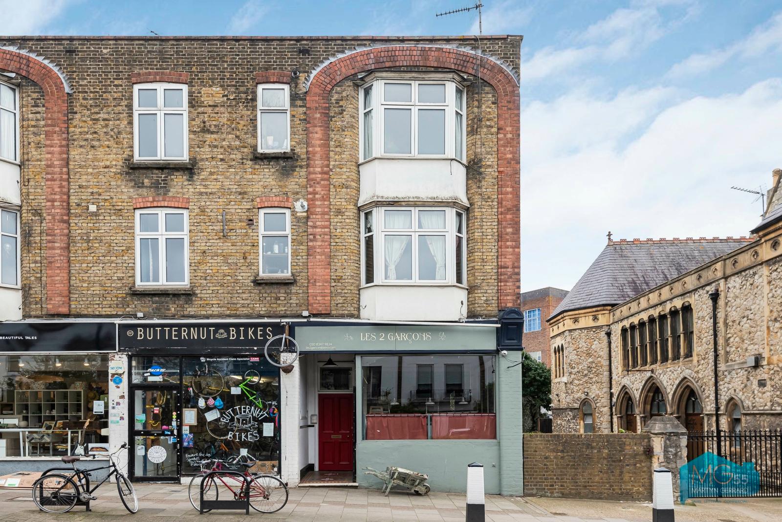 2 bedroom Apartment to rent - Martyn Gerrard