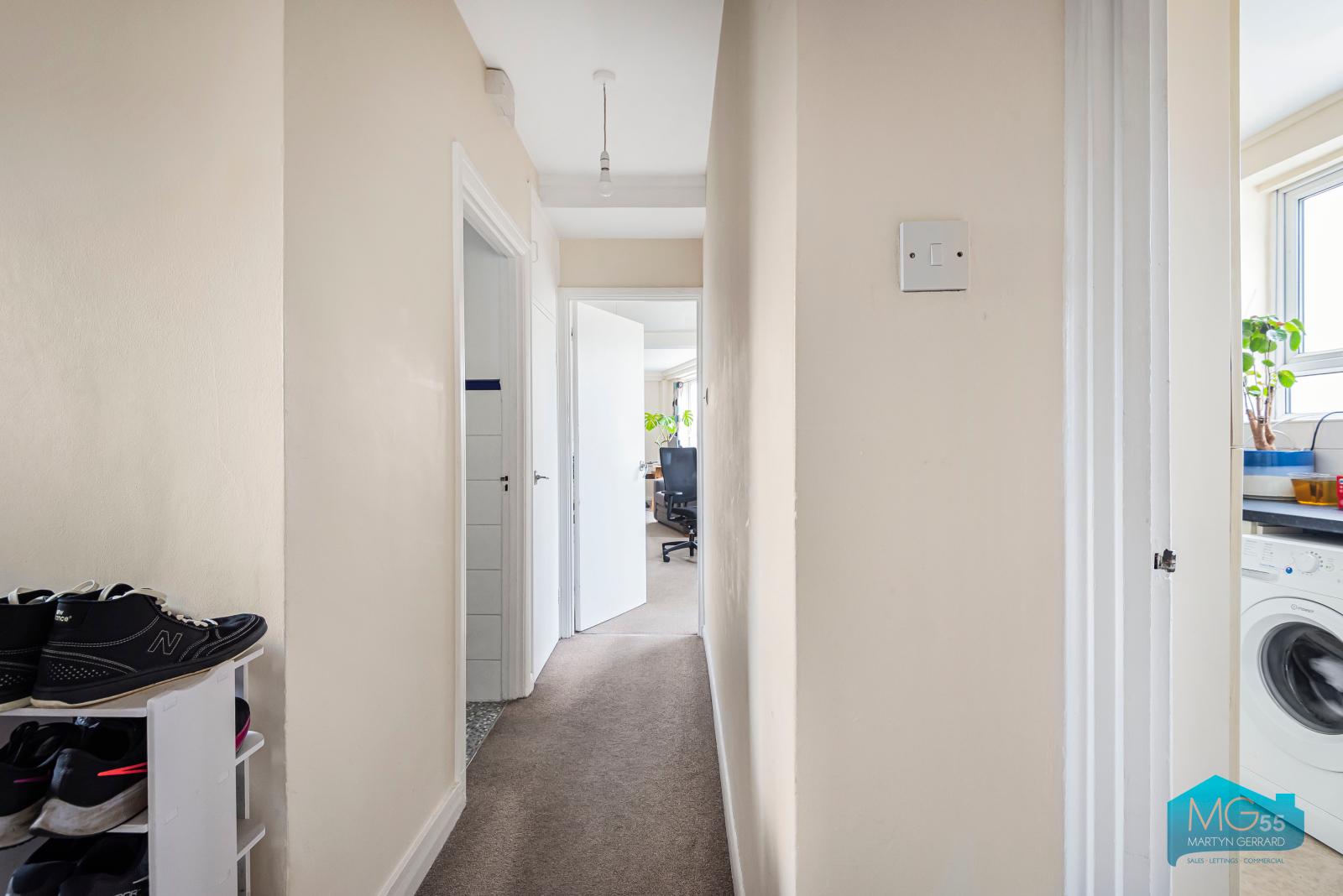 2 bedroom Apartment to rent - Martyn Gerrard