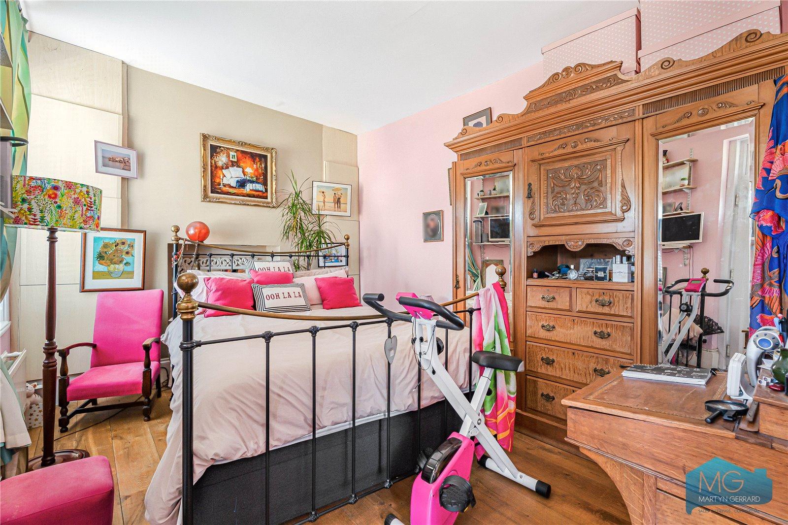1 bedroom Apartment for sale - Martyn Gerrard