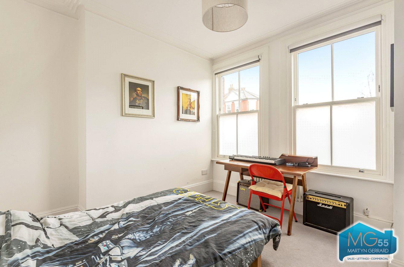 2 bedroom Ground Floor Flat to rent - Martyn Gerrard