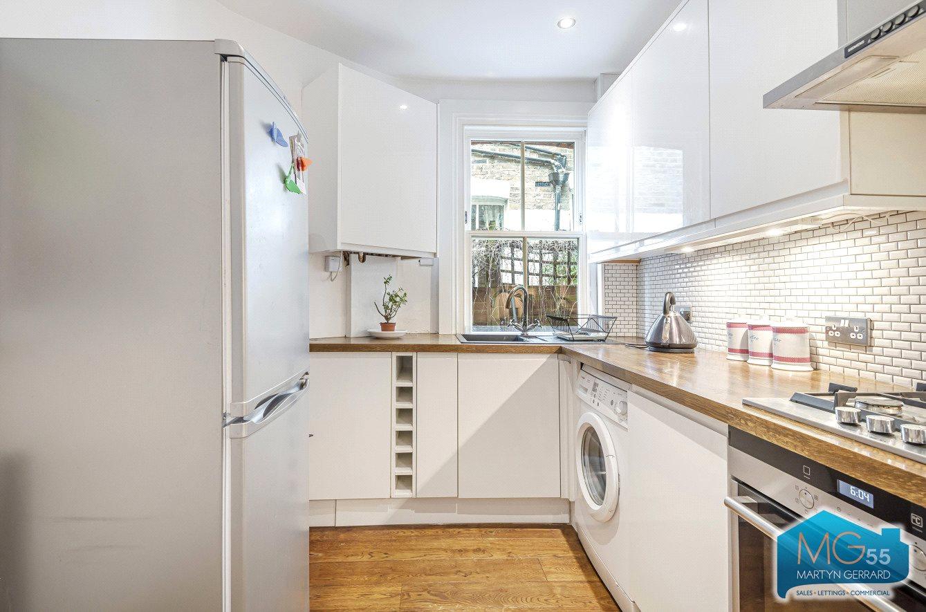 2 bedroom Ground Floor Flat to rent - Martyn Gerrard
