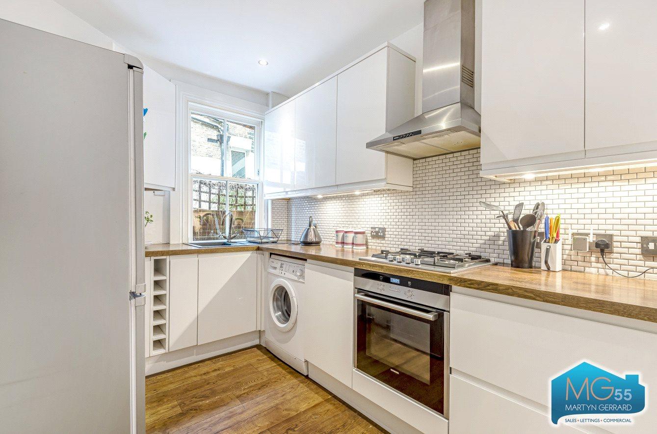 2 bedroom Ground Floor Flat to rent - Martyn Gerrard