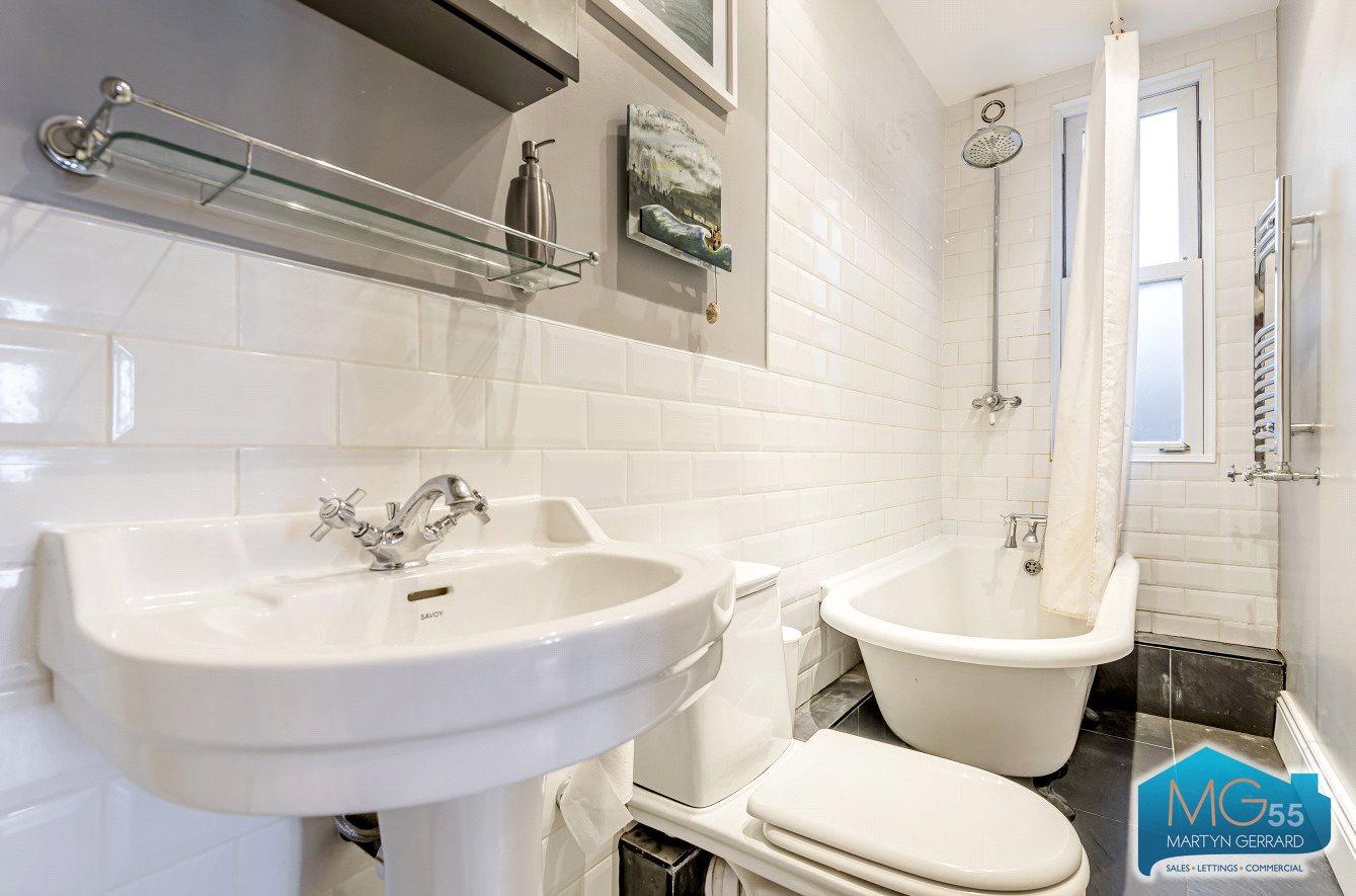 2 bedroom Ground Floor Flat to rent - Martyn Gerrard