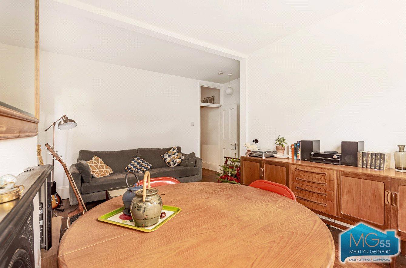 2 bedroom Ground Floor Flat to rent - Martyn Gerrard