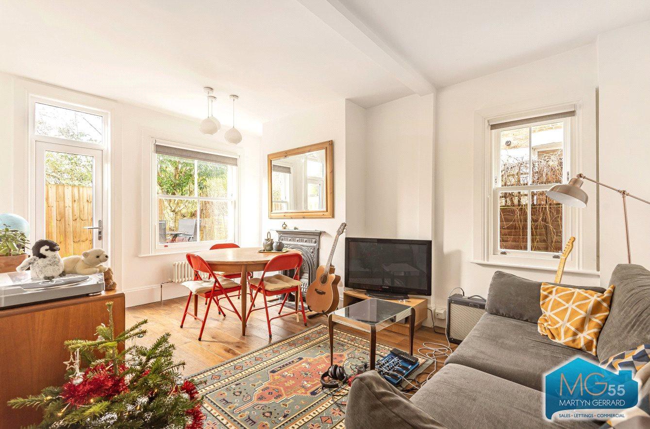 2 bedroom Ground Floor Flat to rent - Martyn Gerrard