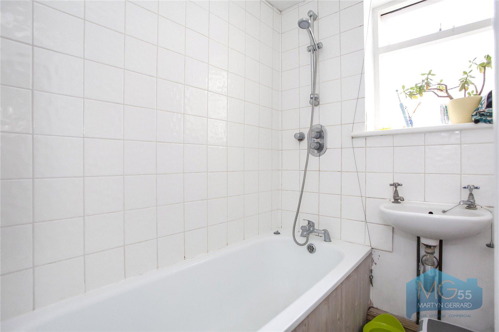 2 bedroom Ground Floor Flat to rent - Martyn Gerrard