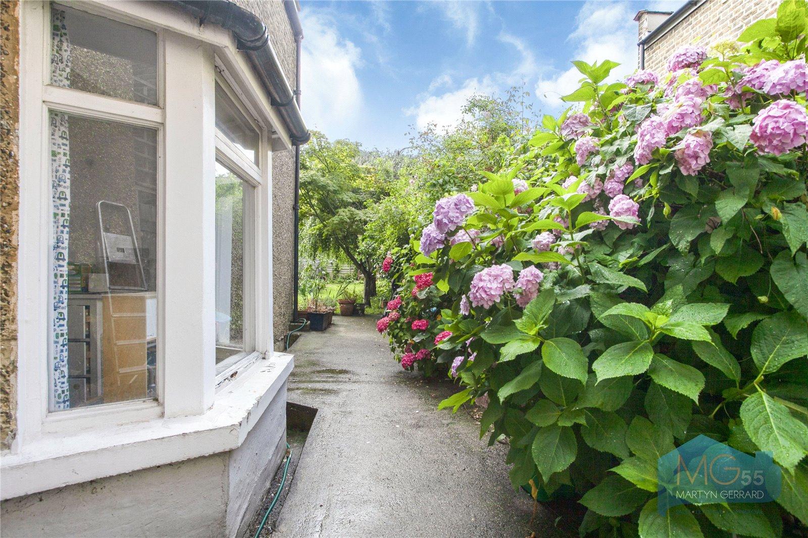 2 bedroom Ground Floor Flat to rent - Martyn Gerrard