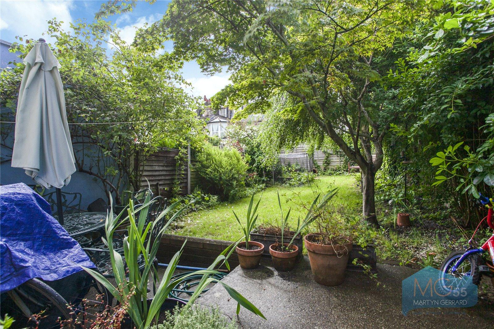 2 bedroom Ground Floor Flat to rent - Martyn Gerrard