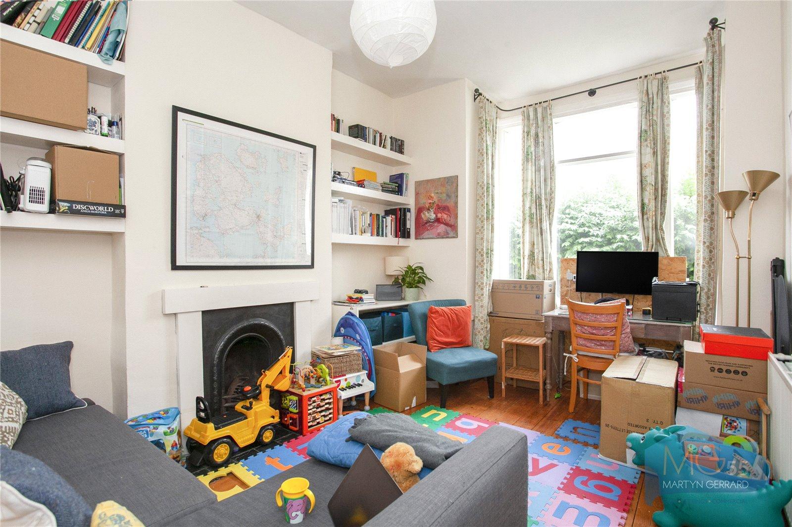 2 bedroom Ground Floor Flat to rent - Martyn Gerrard