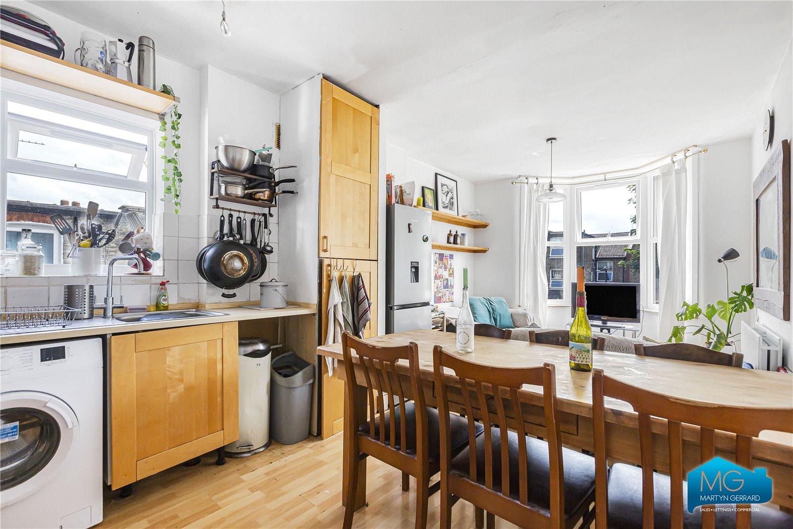 3 bedroom Apartment to rent - Martyn Gerrard