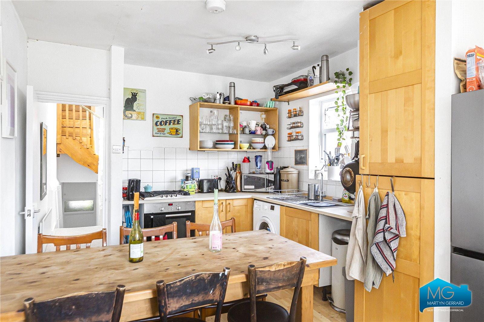 3 bedroom Apartment to rent - Martyn Gerrard