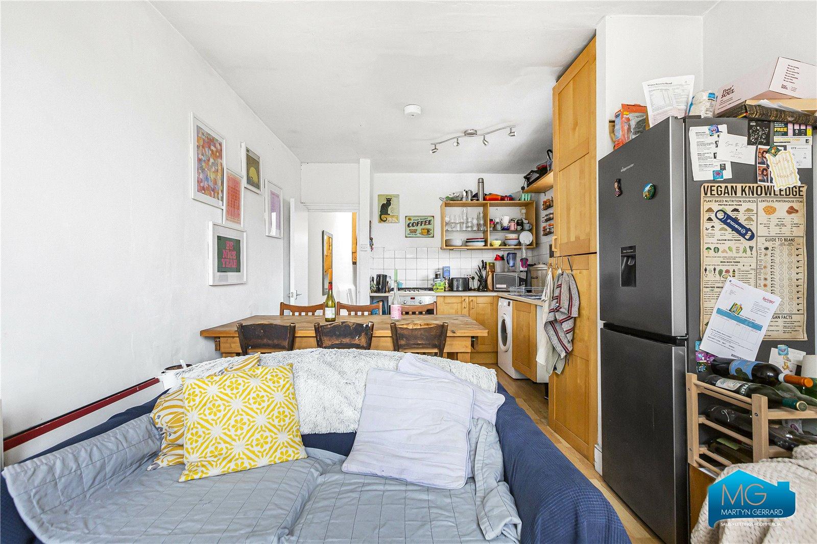 3 bedroom Apartment to rent - Martyn Gerrard