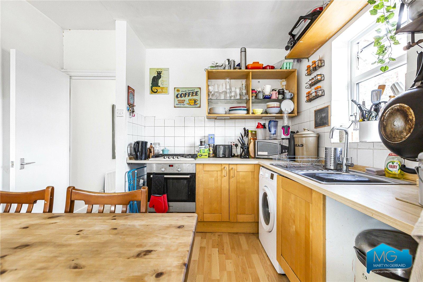 3 bedroom Apartment to rent - Martyn Gerrard
