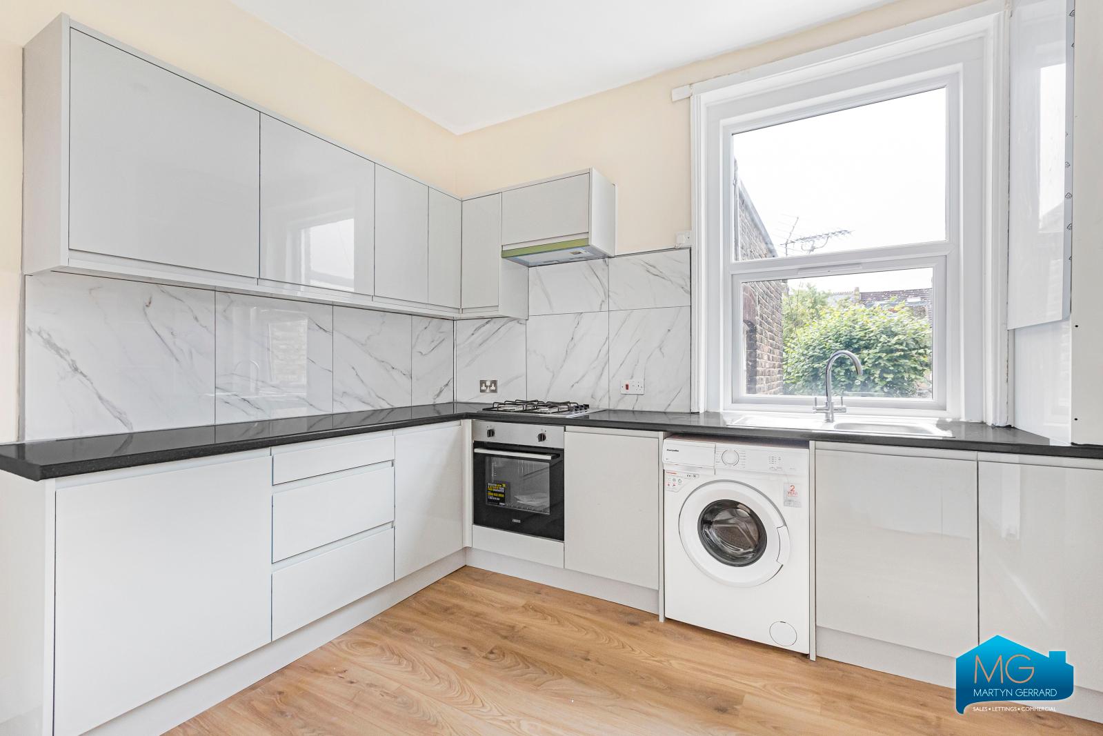 4 bedroom Apartment to rent - Martyn Gerrard