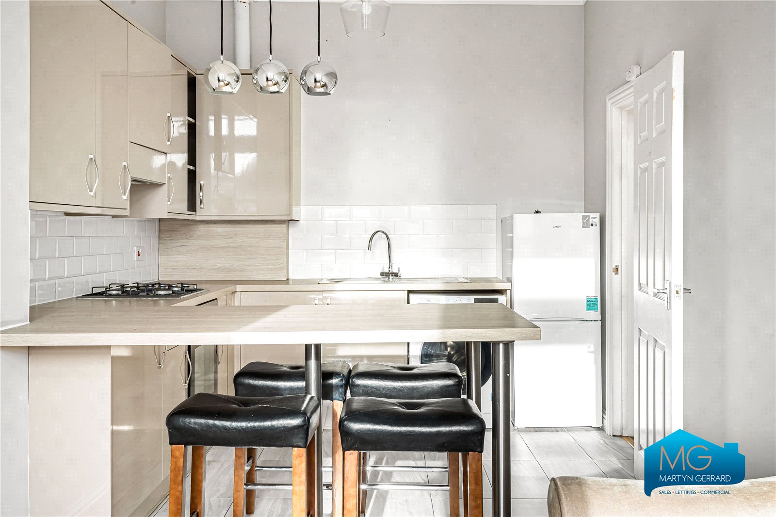 2 bedroom Apartment to rent - Martyn Gerrard