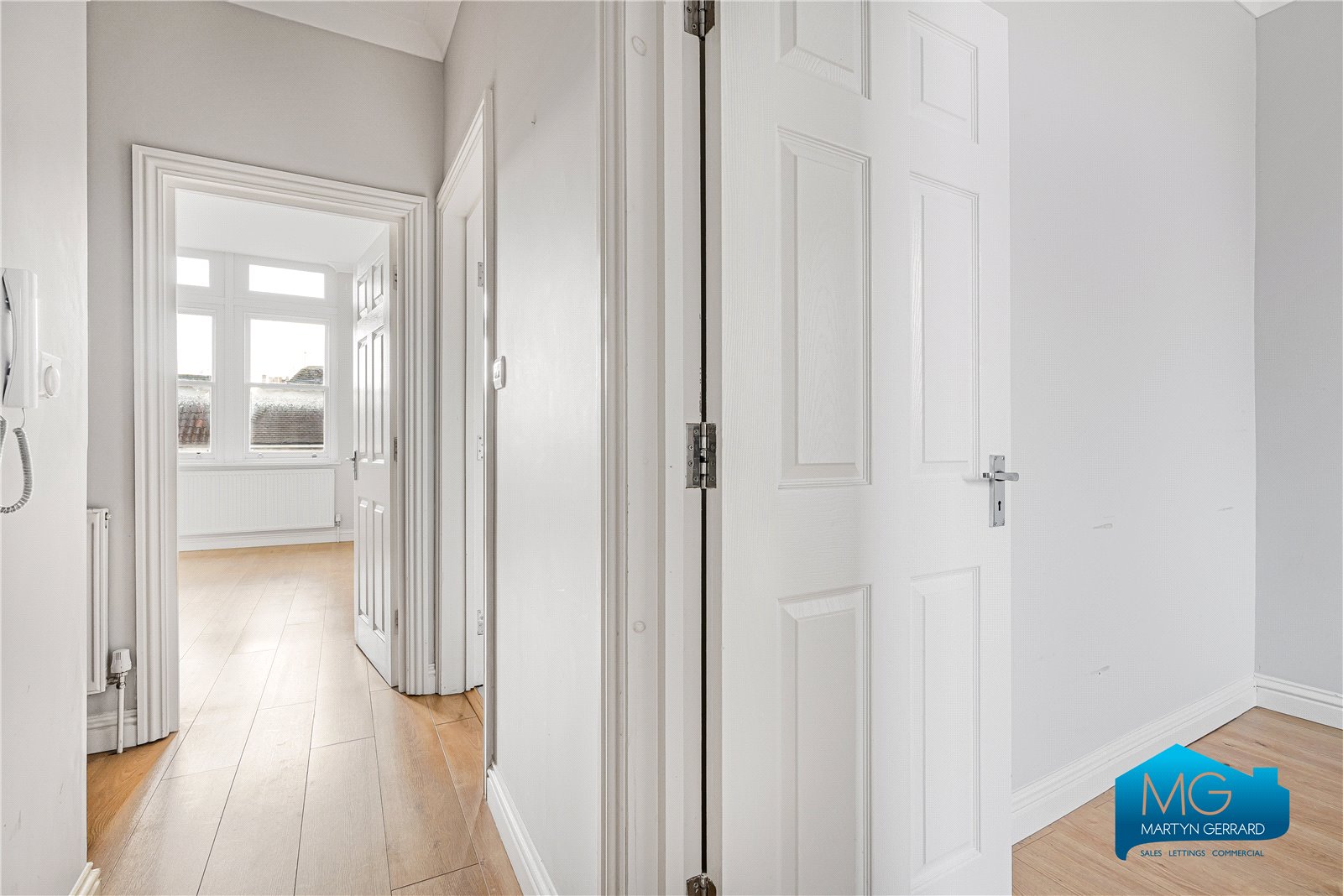 2 bedroom Apartment to rent - Martyn Gerrard
