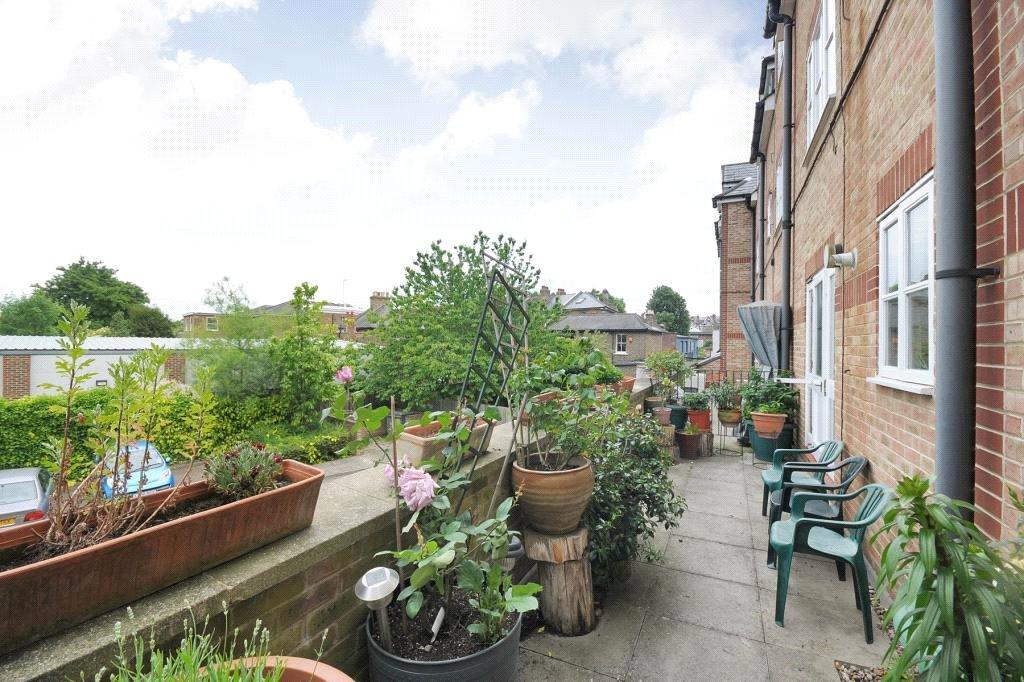 2 bedroom Apartment to rent - Martyn Gerrard