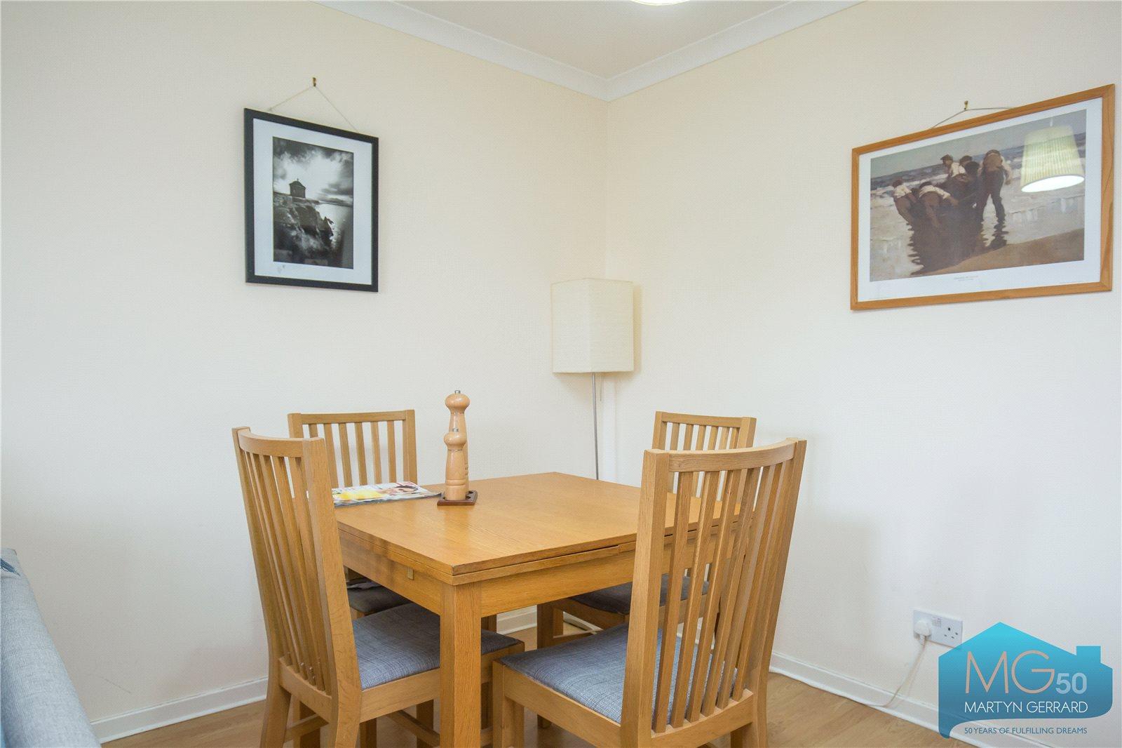 2 bedroom Apartment to rent - Martyn Gerrard