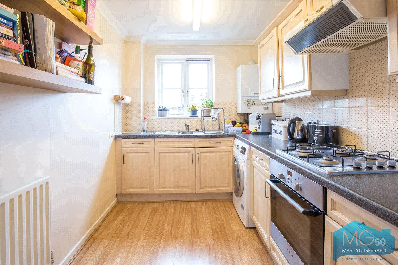 2 bedroom Apartment to rent - Martyn Gerrard