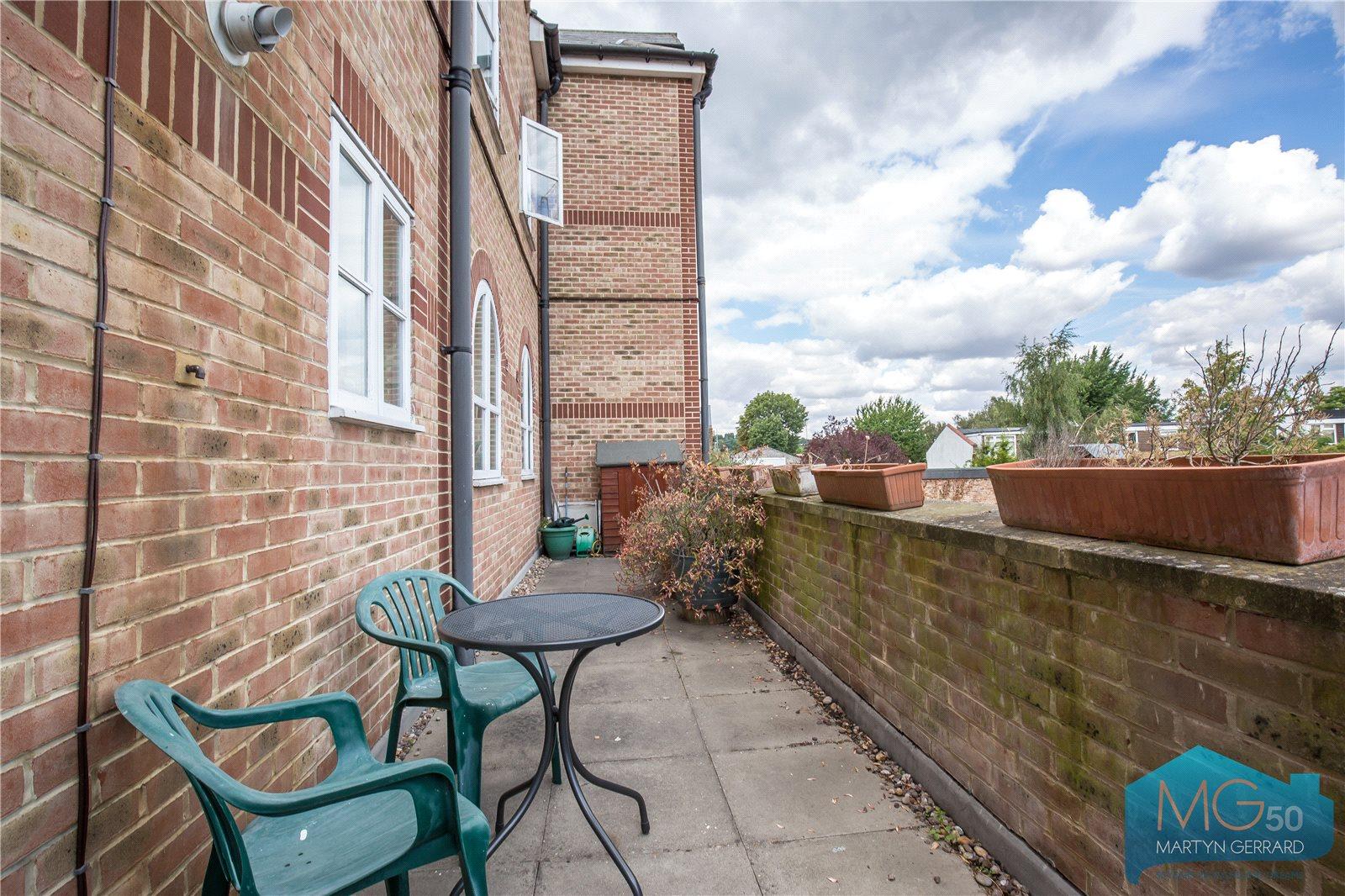 2 bedroom Apartment to rent - Martyn Gerrard