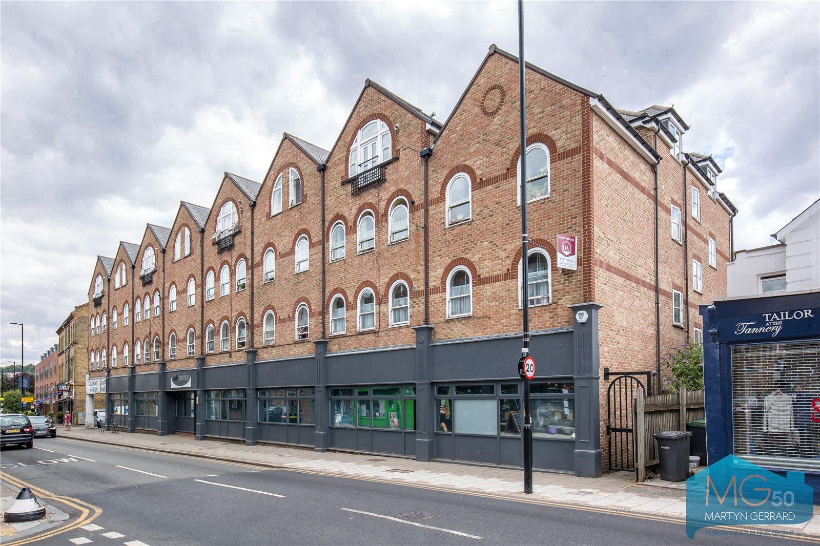 2 bedroom Apartment to rent - Martyn Gerrard