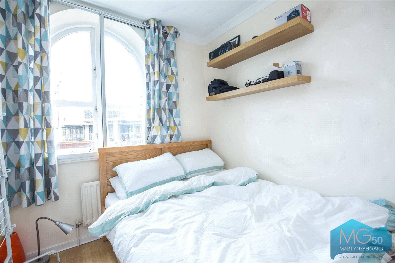 2 bedroom Apartment to rent - Martyn Gerrard