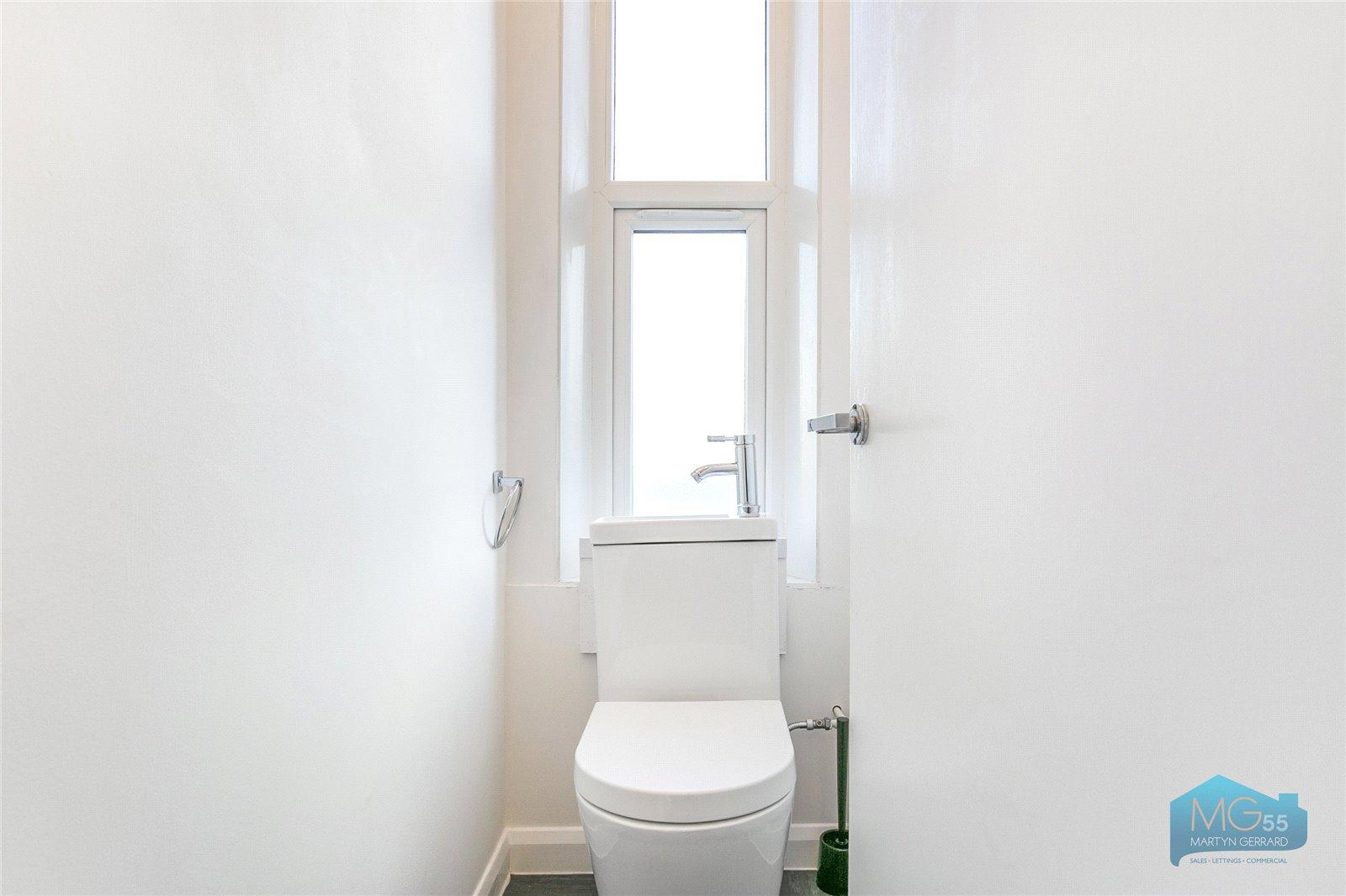 2 bedroom Apartment to rent - Martyn Gerrard