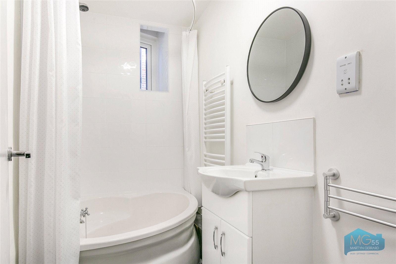 2 bedroom Apartment to rent - Martyn Gerrard