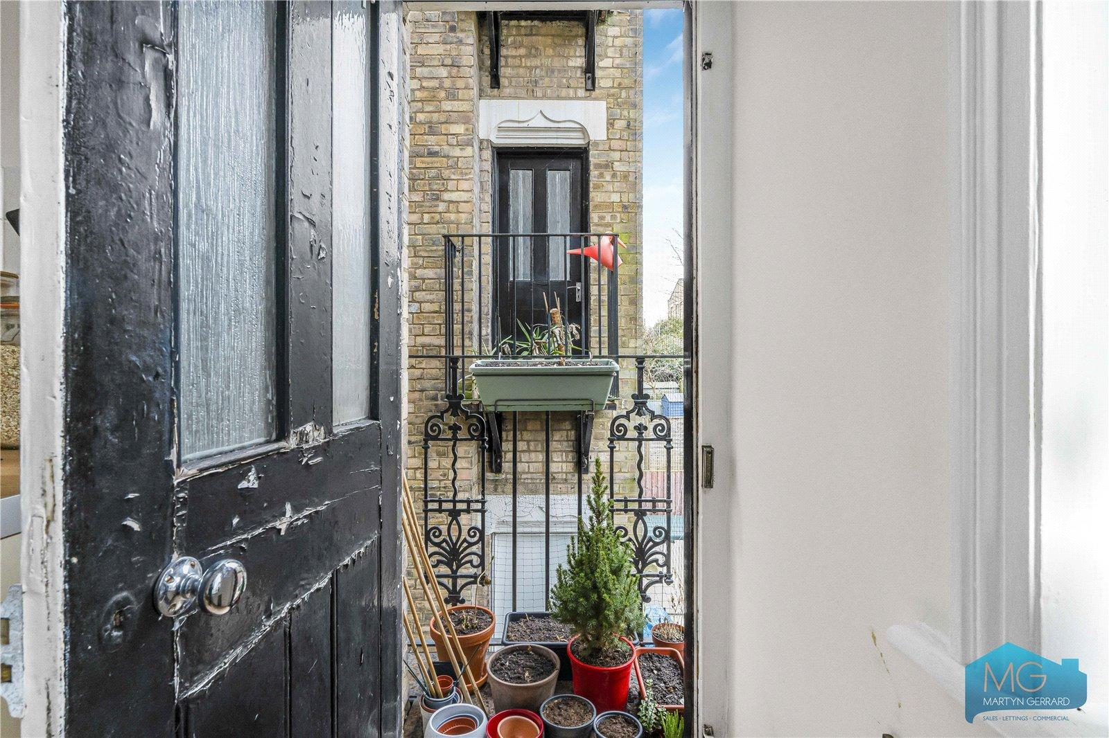 2 bedroom Apartment for sale - Martyn Gerrard