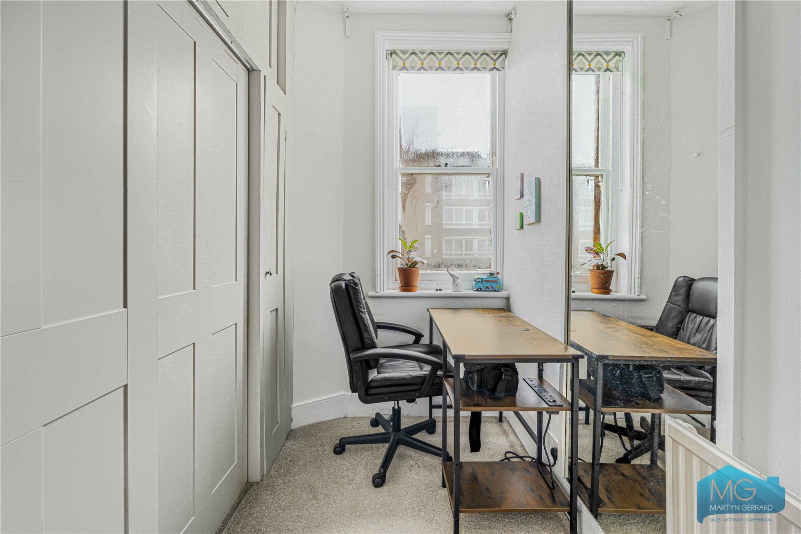 2 bedroom Apartment for sale - Martyn Gerrard