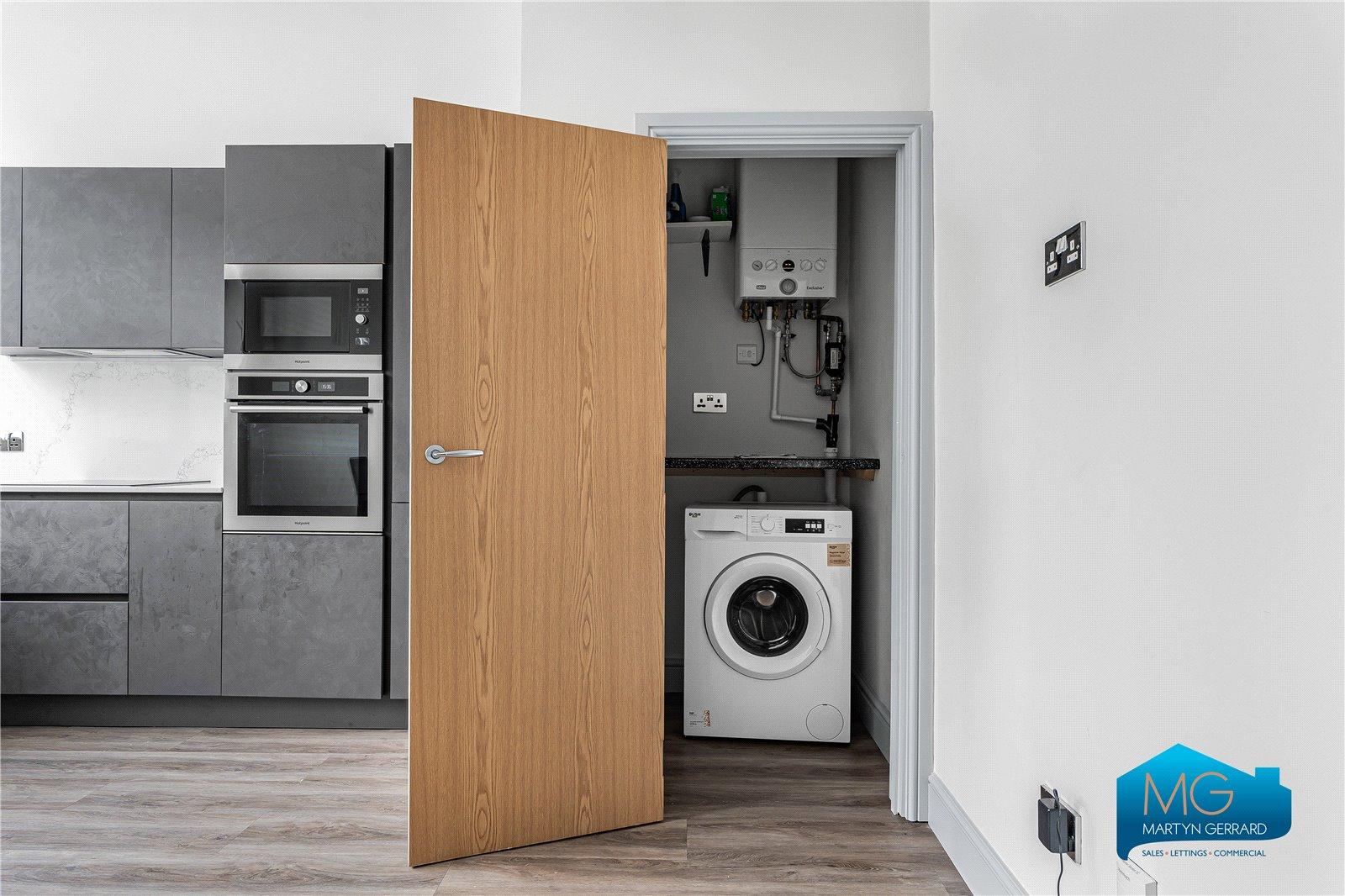 2 bedroom Ground Floor Flat to rent - Martyn Gerrard