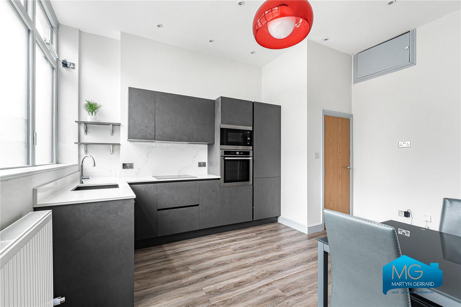 2 bedroom Ground Floor Flat to rent - Martyn Gerrard