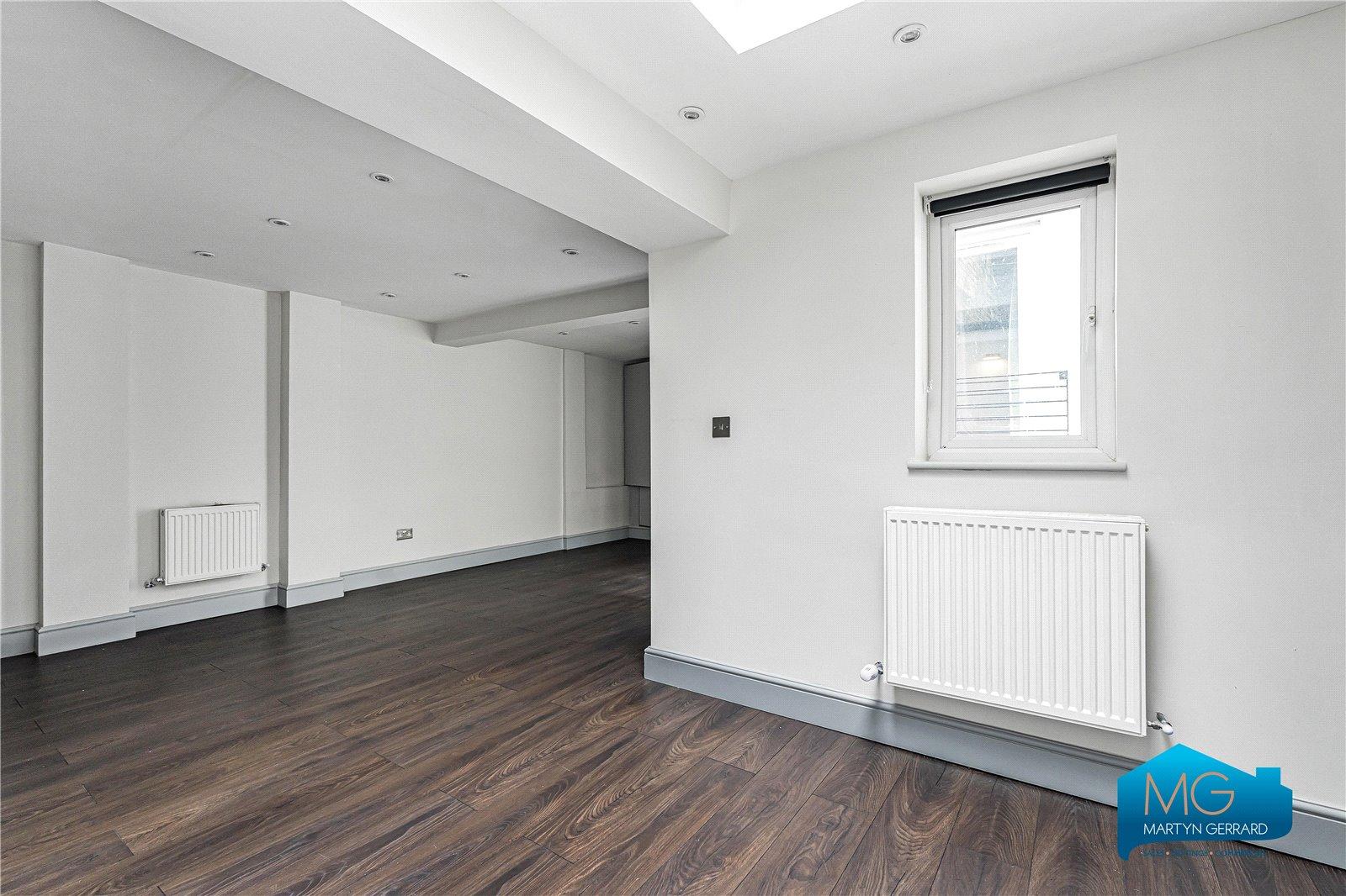 2 bedroom Ground Floor Flat to rent - Martyn Gerrard