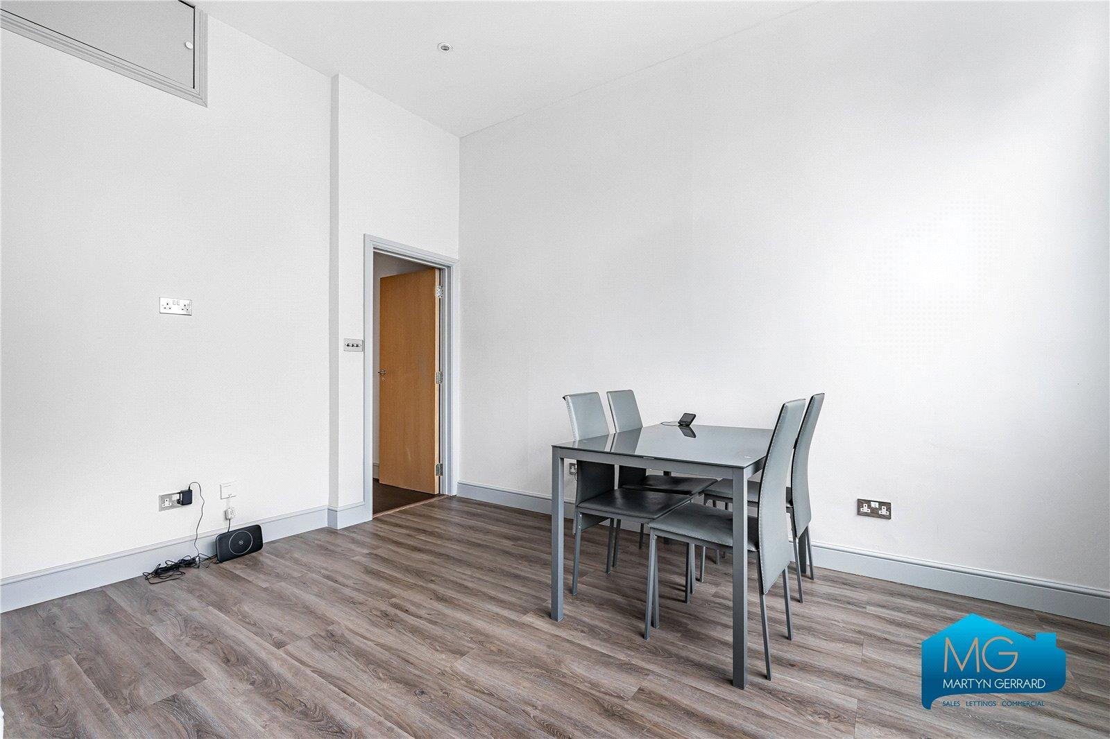 2 bedroom Ground Floor Flat to rent - Martyn Gerrard
