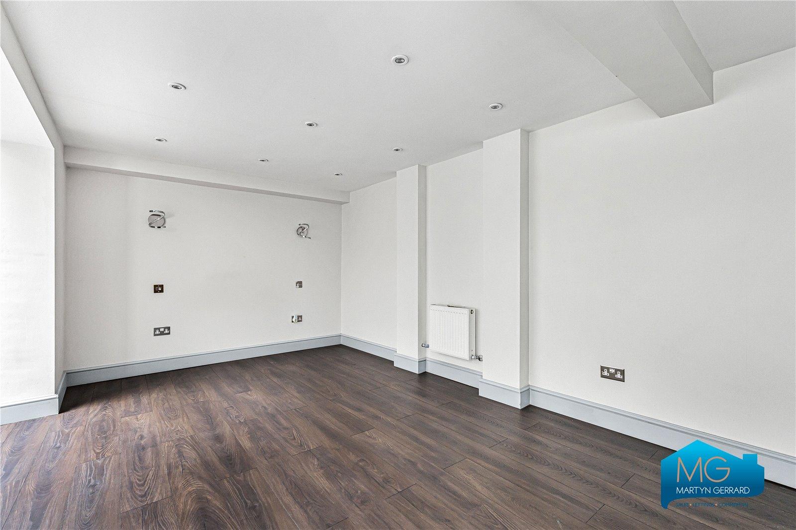 2 bedroom Ground Floor Flat to rent - Martyn Gerrard