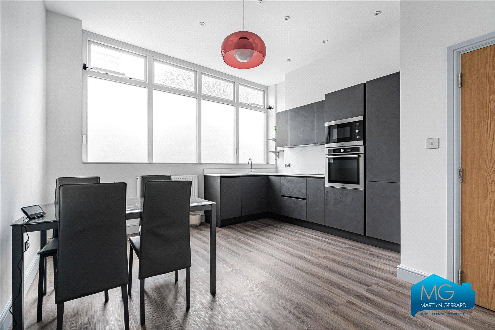 2 bedroom Ground Floor Flat to rent - Martyn Gerrard