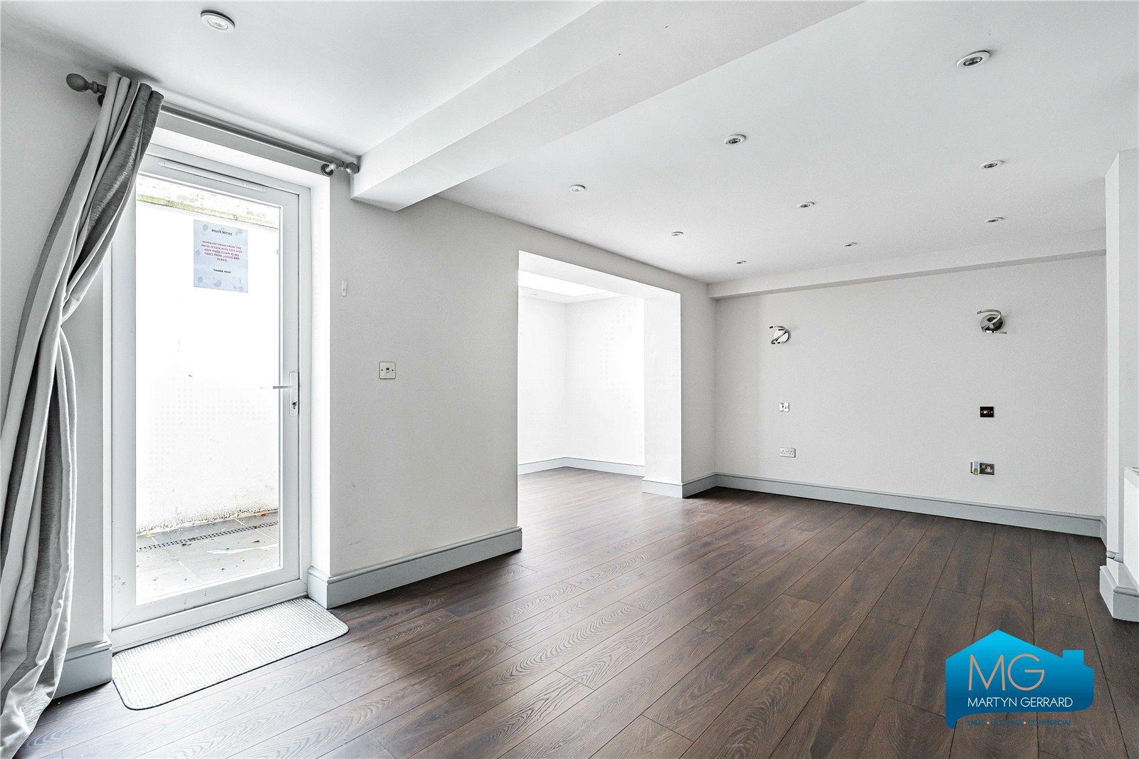 2 bedroom Ground Floor Flat to rent - Martyn Gerrard