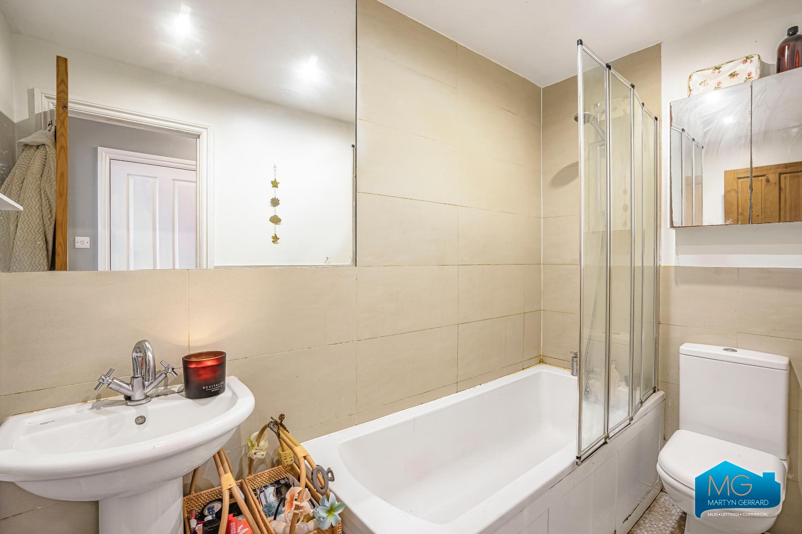 1 bedroom Ground Floor Flat to rent - Martyn Gerrard