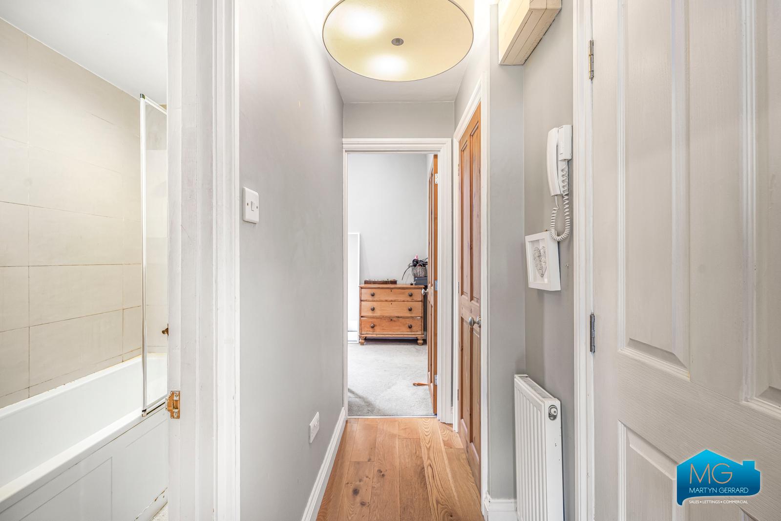 1 bedroom Ground Floor Flat to rent - Martyn Gerrard
