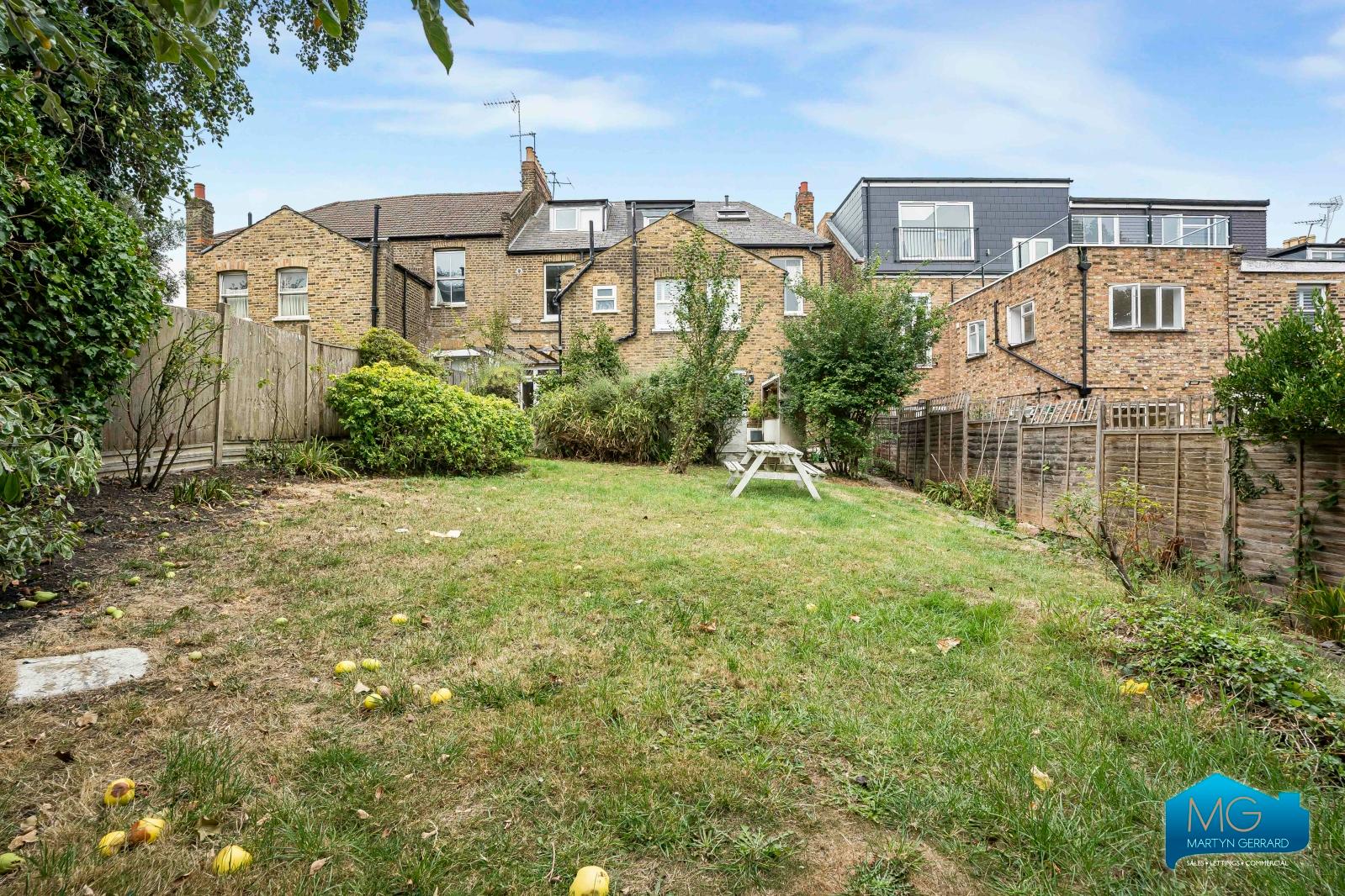 1 bedroom Ground Floor Flat to rent - Martyn Gerrard