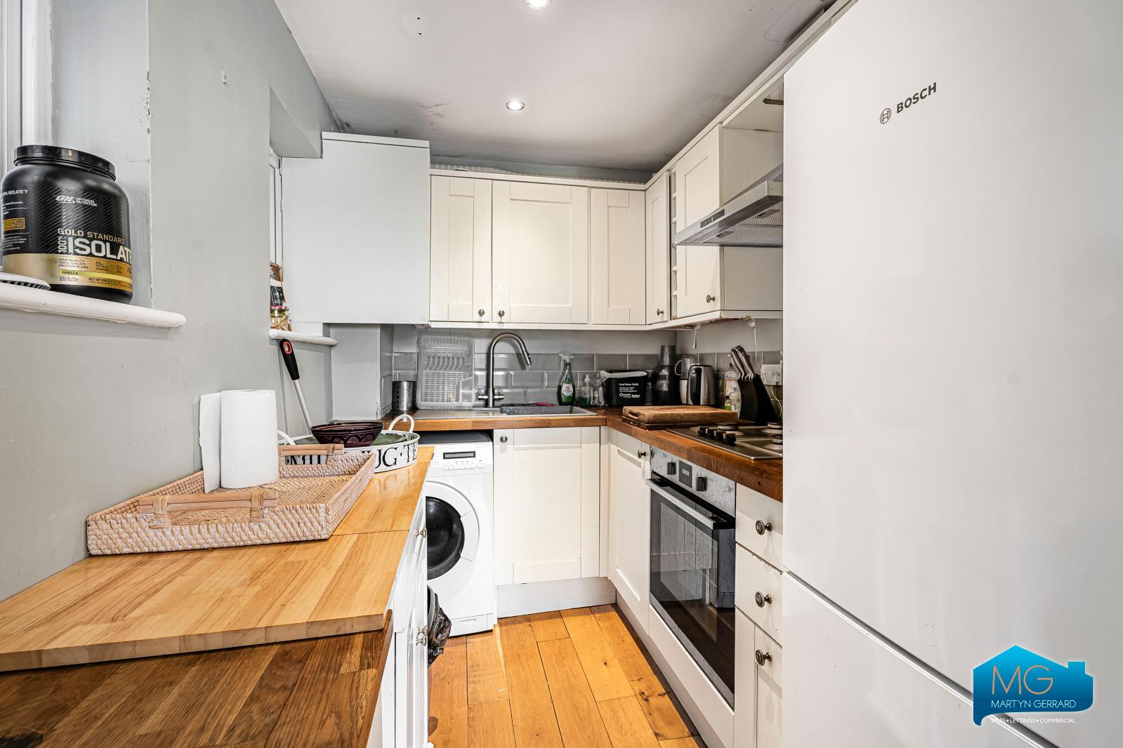 1 bedroom Ground Floor Flat to rent - Martyn Gerrard