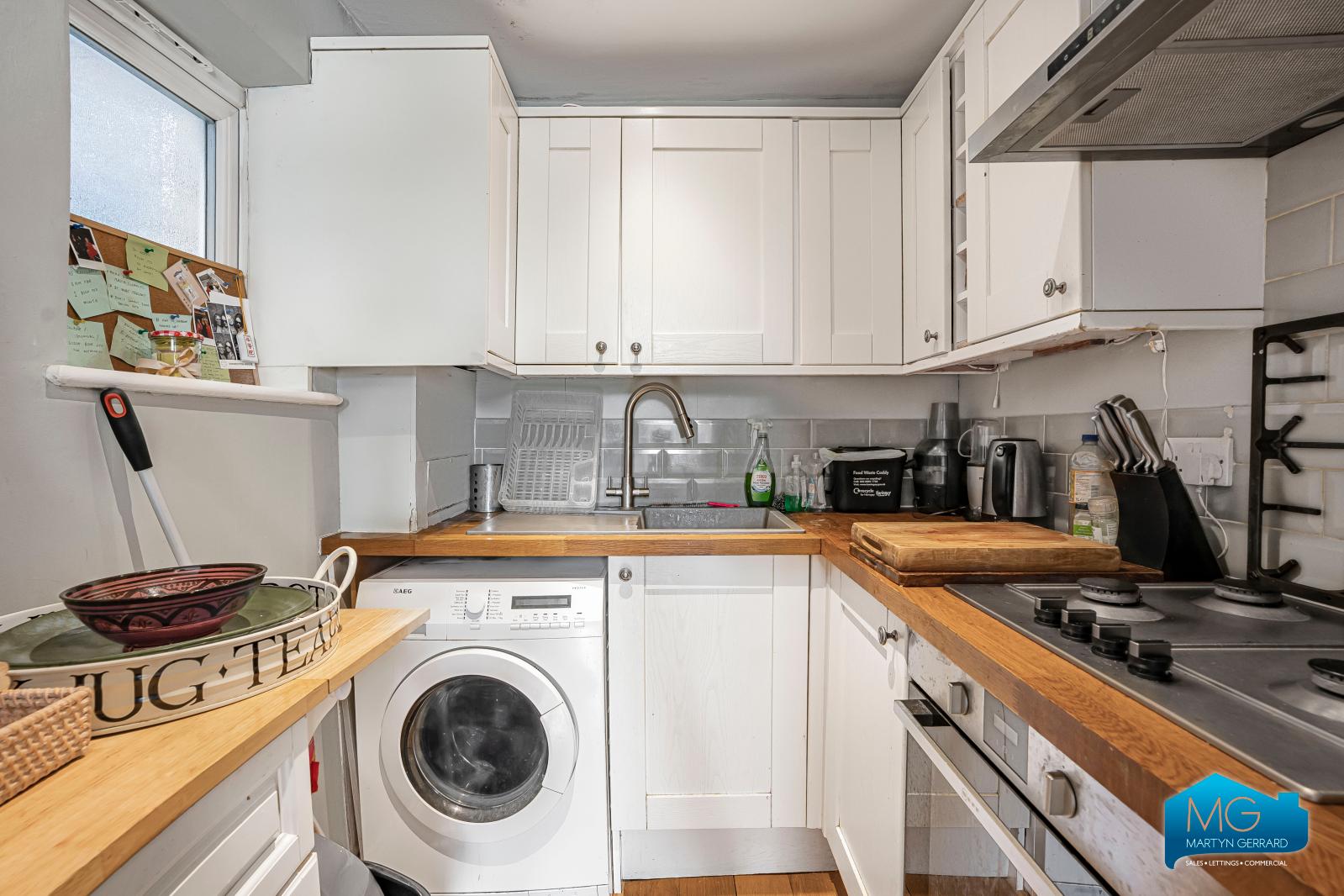 1 bedroom Ground Floor Flat to rent - Martyn Gerrard