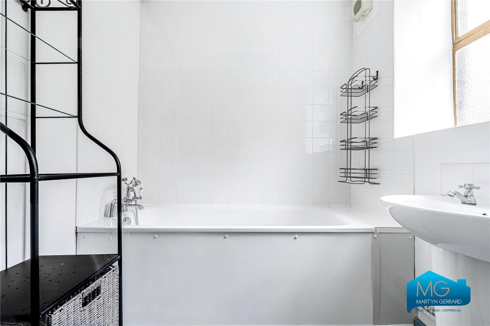 2 bedroom Ground Floor Flat to rent - Martyn Gerrard