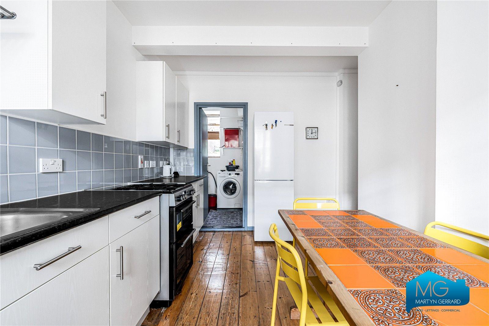 2 bedroom Ground Floor Flat to rent - Martyn Gerrard