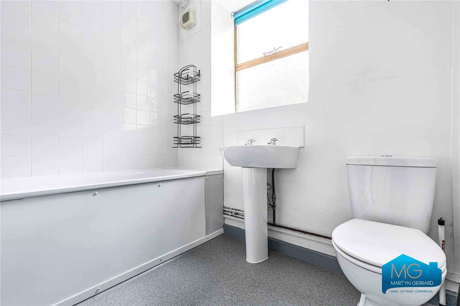 2 bedroom Ground Floor Flat to rent - Martyn Gerrard