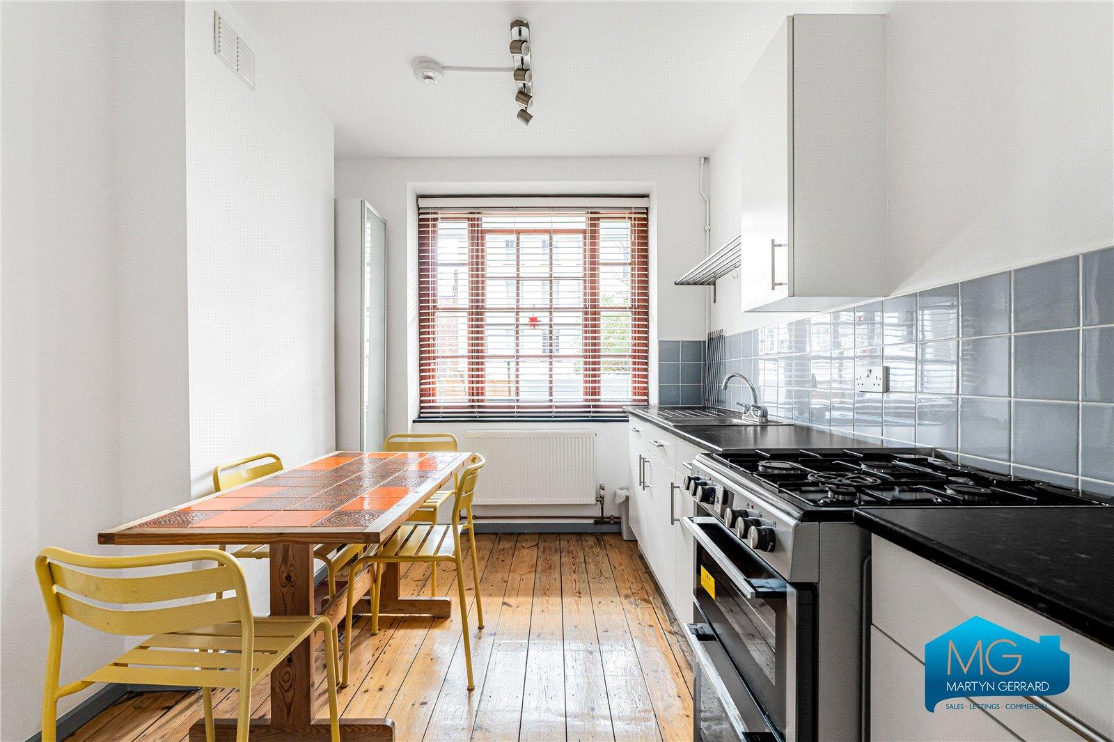 2 bedroom Ground Floor Flat to rent - Martyn Gerrard