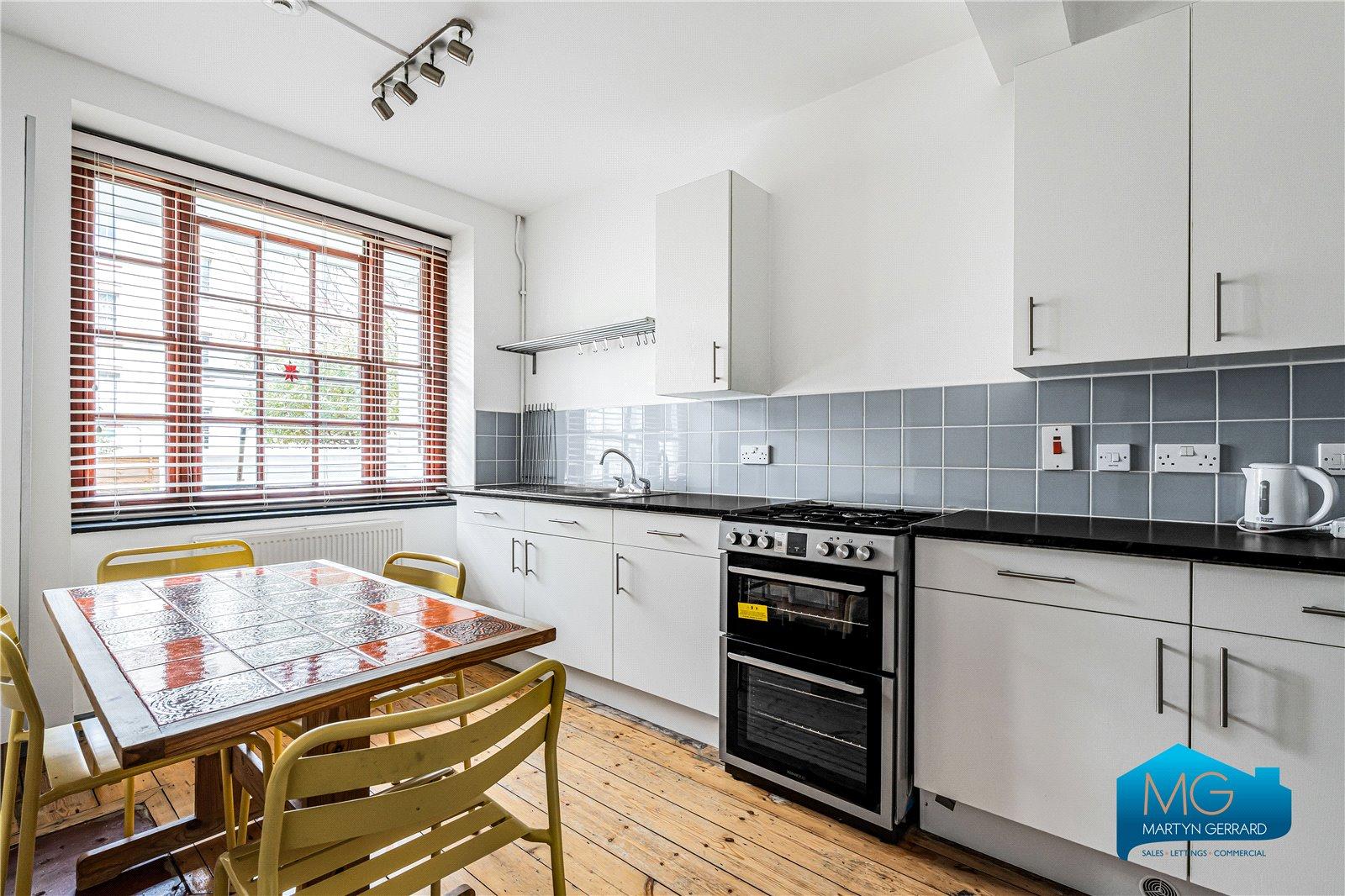 2 bedroom Ground Floor Flat to rent - Martyn Gerrard