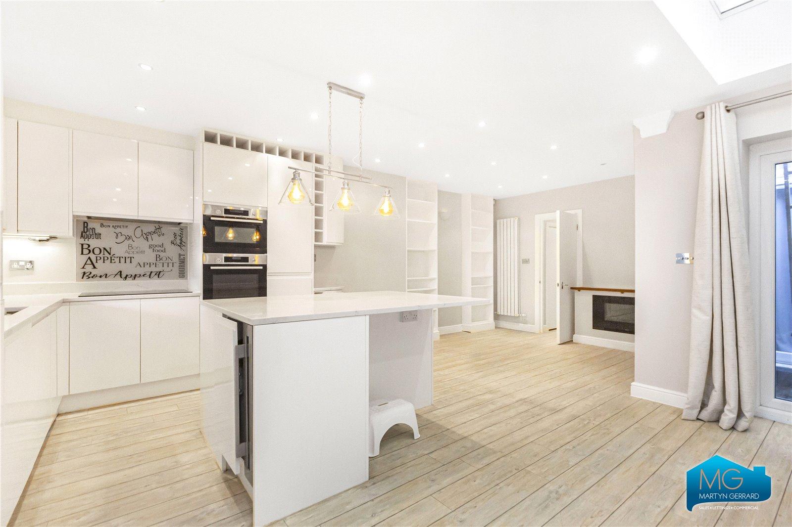 2 bedroom Ground Floor Flat to rent - Martyn Gerrard